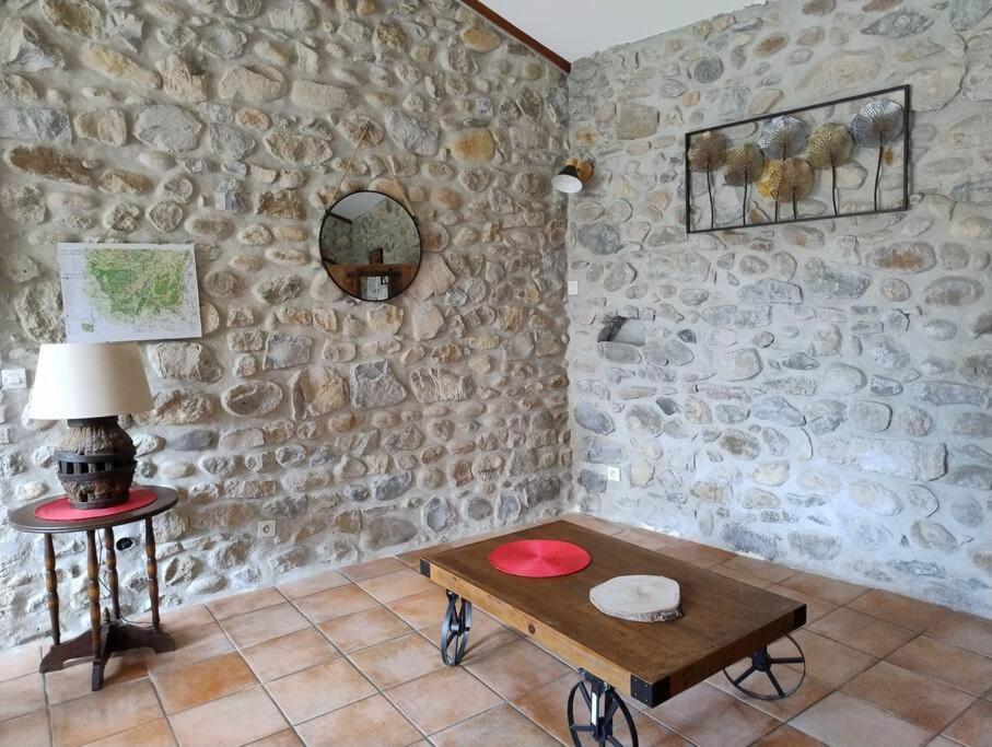 Lou Caladou Gite En Pierre Avec Bain A Remous Vallon-Pont-d'Arc Bagian luar foto