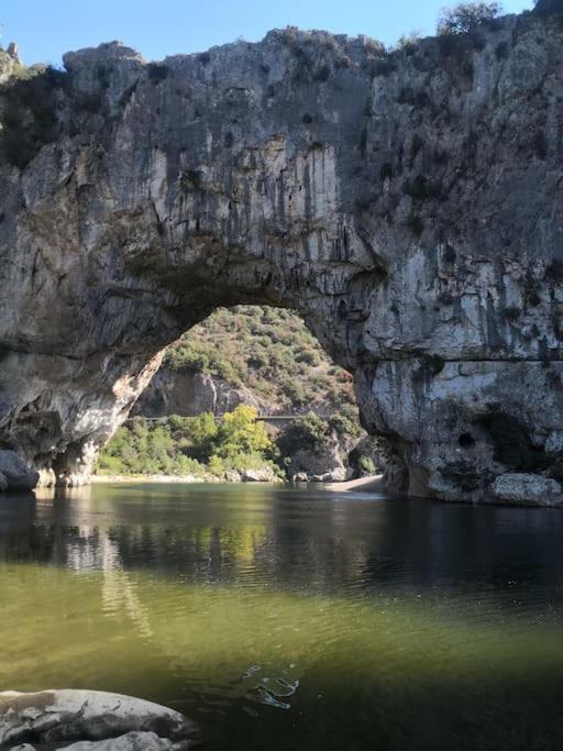 Lou Caladou Gite En Pierre Avec Bain A Remous Vallon-Pont-d'Arc Bagian luar foto